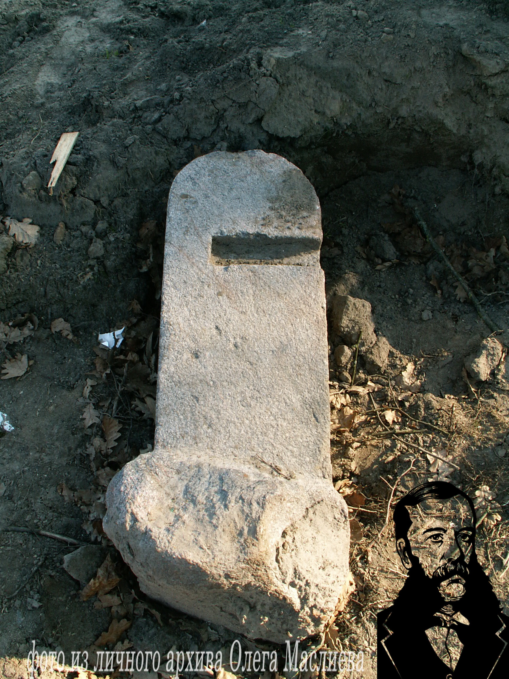 Опора скамьи, найденная в 2015 году в усадьбе Станьково.