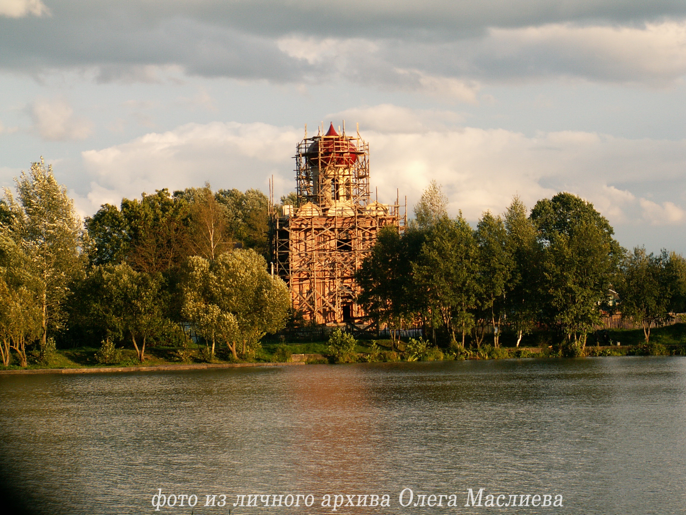Храм.  Июнь, 2010 г. Маслиев О.И.